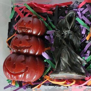 HALLOWEEN RESIN FIGURINES 5PC SET NEW CRIDDER'D PUMPKINS CAT GRIMM SKELLY REDS